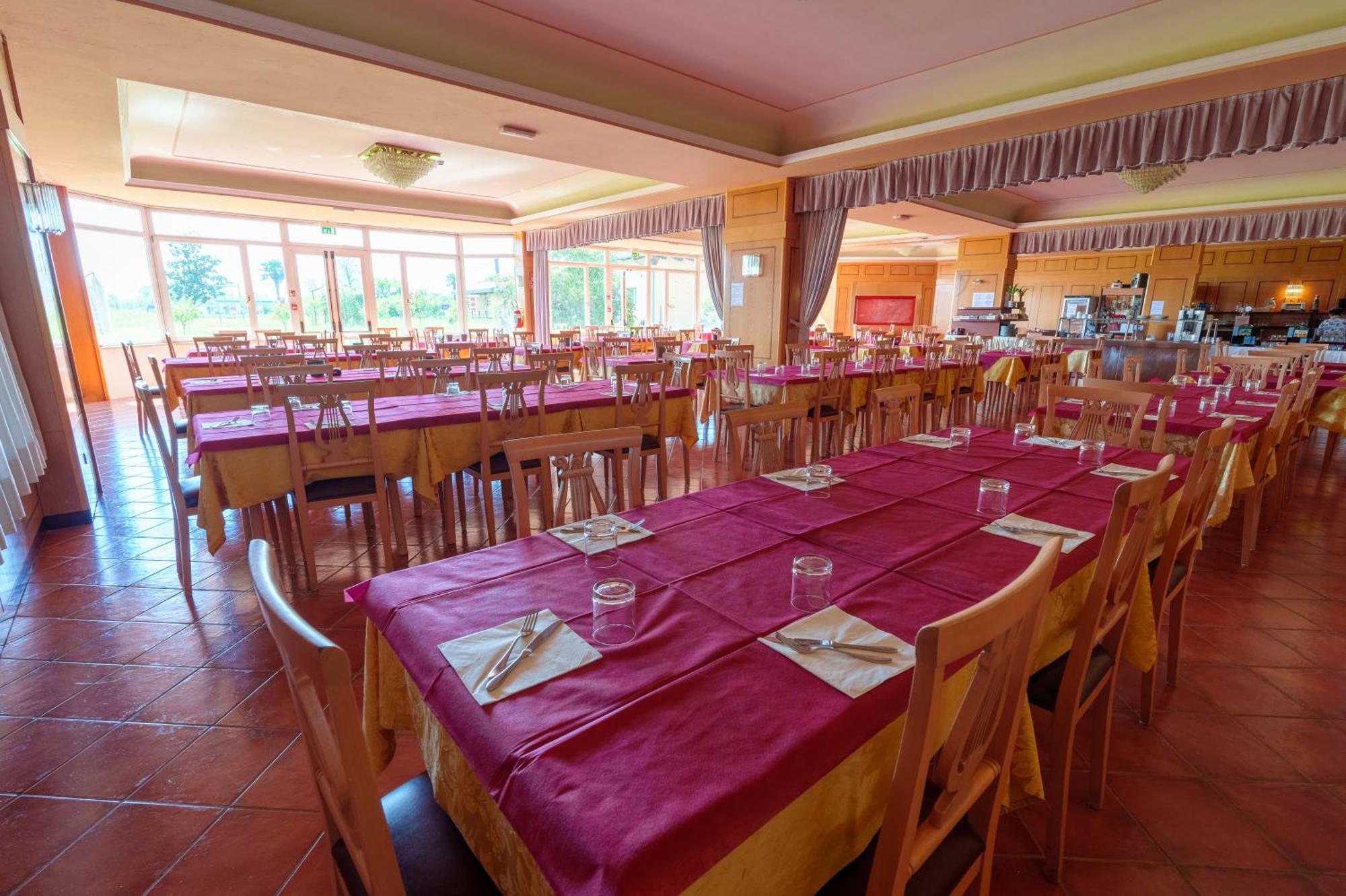 Hotel Villa Strassoldo "Ex Attianese Hotel Restaurant" Cervignano del Friuli Exterior photo